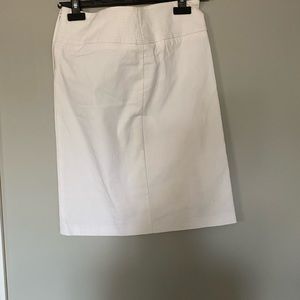 White A line skirt. Falls just below knee size 3/4